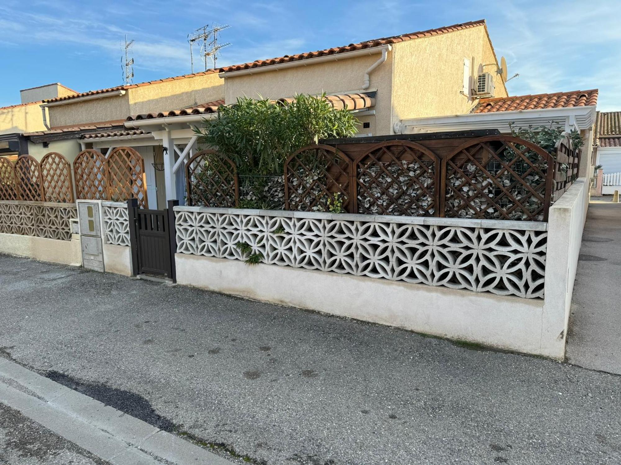 Maison Confort, Bord De Avec Parking Prive