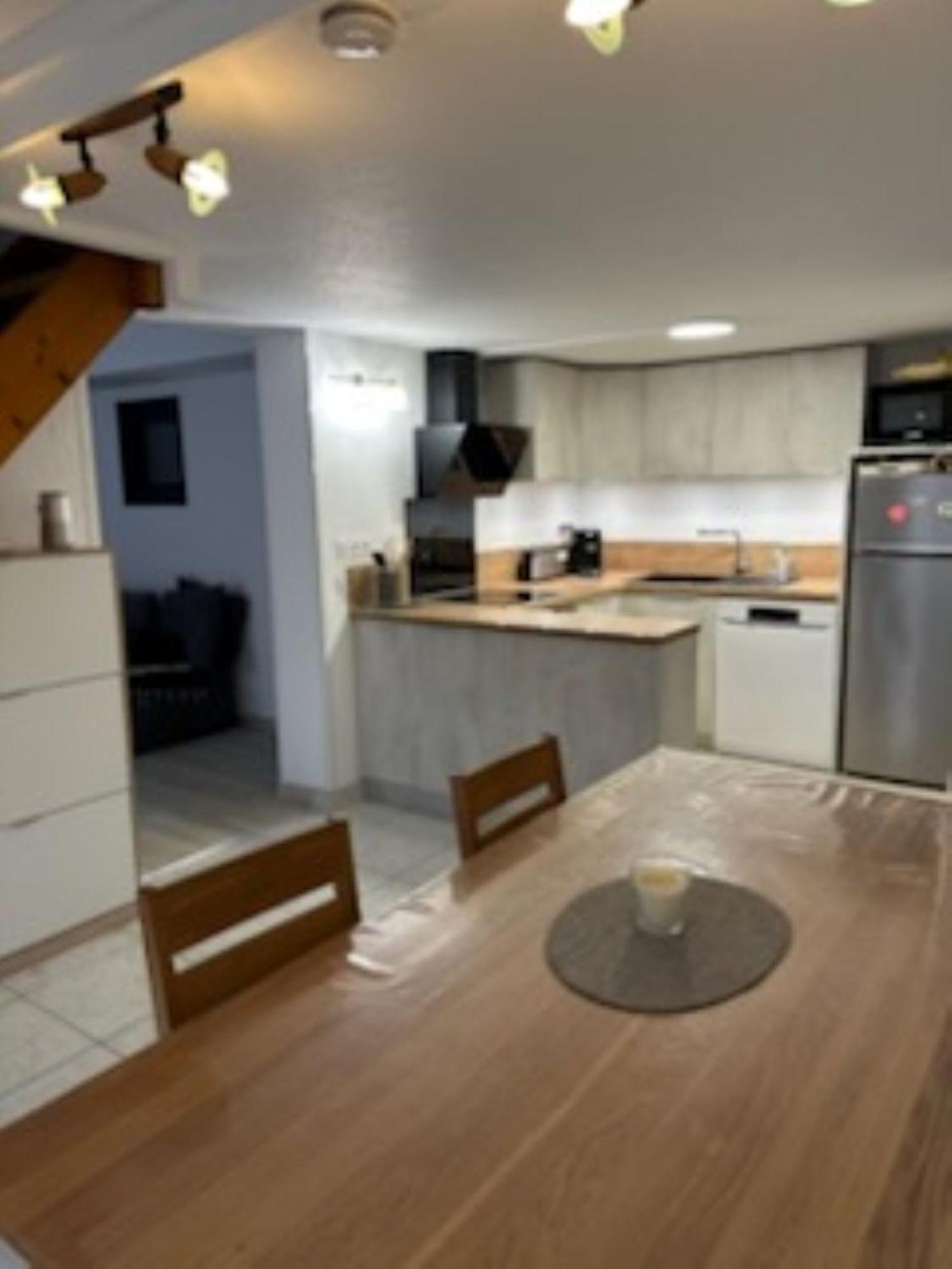 Maison Confort, Bord De Avec Parking Prive
